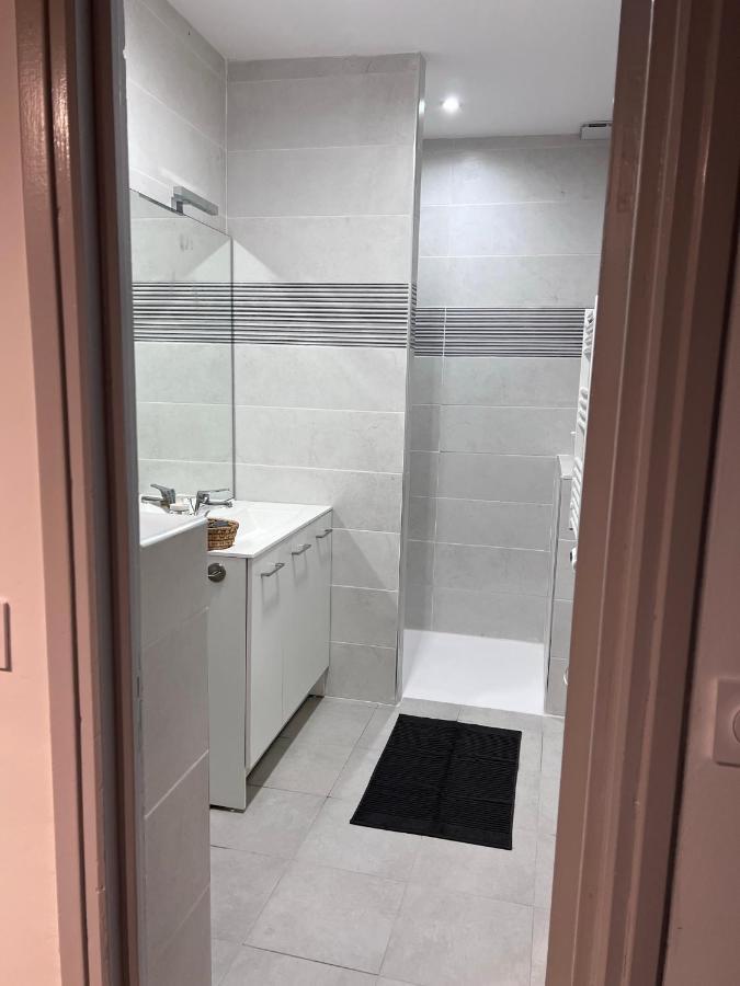 Charmante Maison Climatisee Avec Piscine Au Calme A Каркасон Екстериор снимка